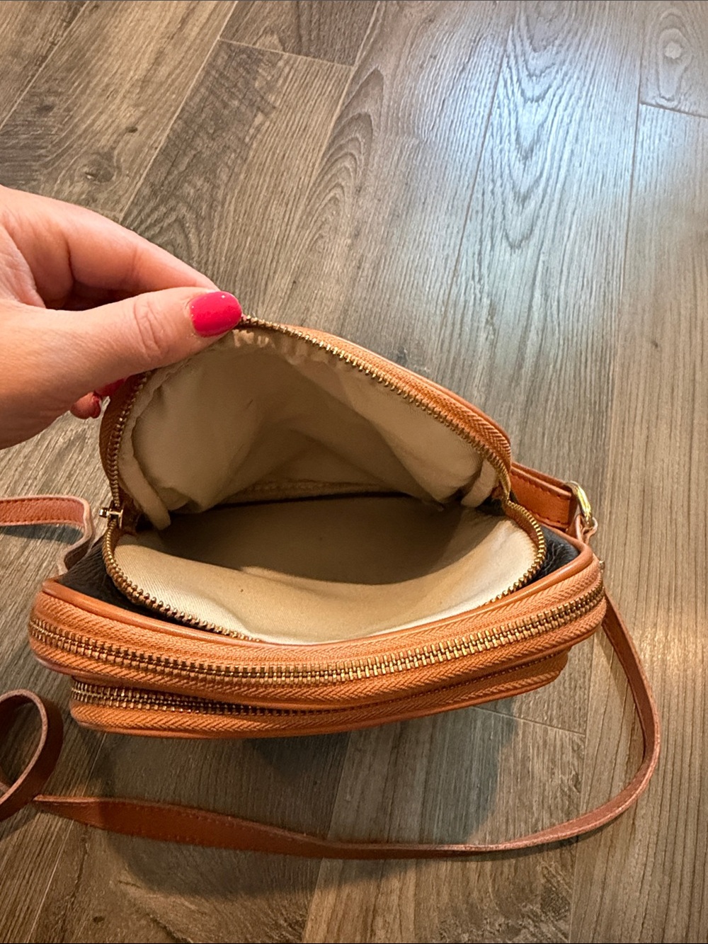 Valentina Classic Two-Tone Crossbody Bag in Black and Tan - Picture 7 of 10